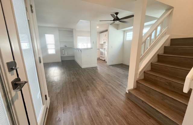 STUNNING 3BD/3BA TOWNHOME LESS THAN A BLOCK AWAY FROM THE BEACH!! 2 CAR TANDEM GARAGE INCLUDED! ONLY $4,995/mo