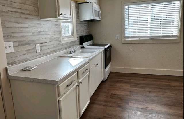 1308 South Lundstrom Street