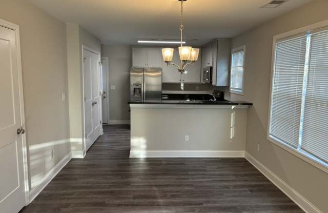 936 Liberty St W # 102