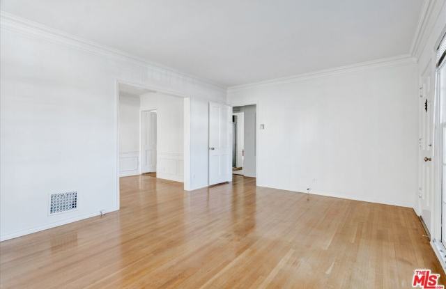 142 N Hamilton Dr unit: A