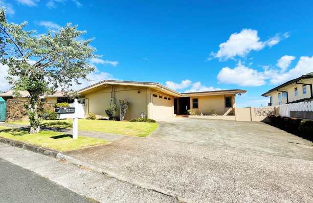 Panoramic Views from Executive Home near Tripler & Kaiser Hospitals