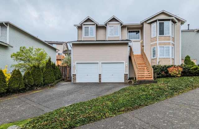 Move in ready 5 bed, 3 bath home w/ fenced backyard! - 9808 29th Avenue Southeast, Eastmont, WA 98208