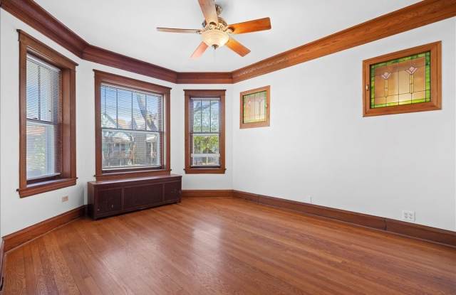 4226 N Sawyer Avenue