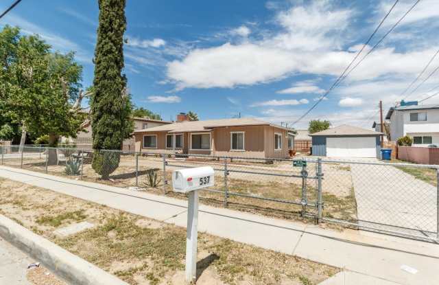537 E Avenue Q12