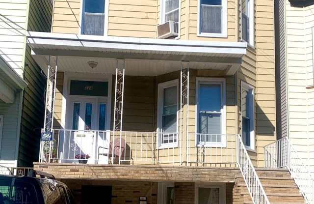 224 OAK ST