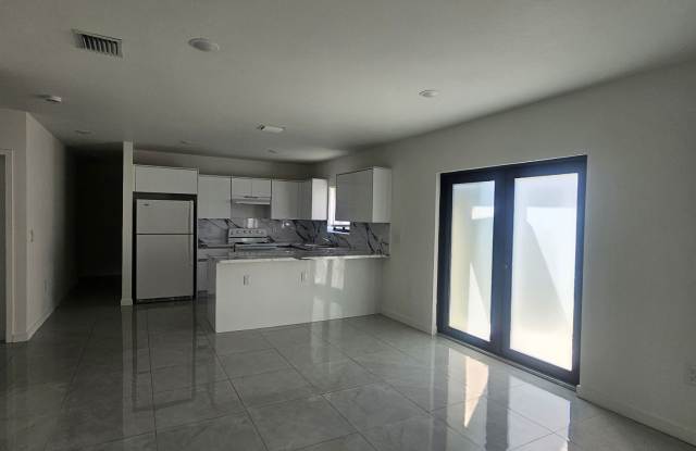 Photo of 2970 Northwest 48th Street