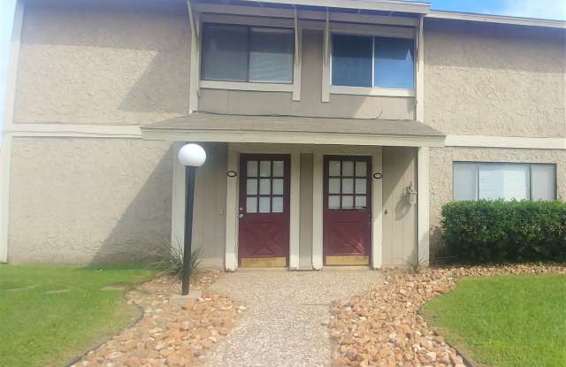 College Station -2 bedroom /1.5 bath Townhome-Style Fourplex on TAMU Shuttle Route!