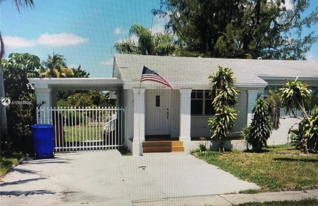 2239 Jackson St - 2239 Jackson Street, Hollywood, FL 33020