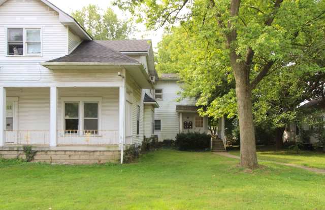 Photo of PRELEASING for AUGUST! Close to Campus