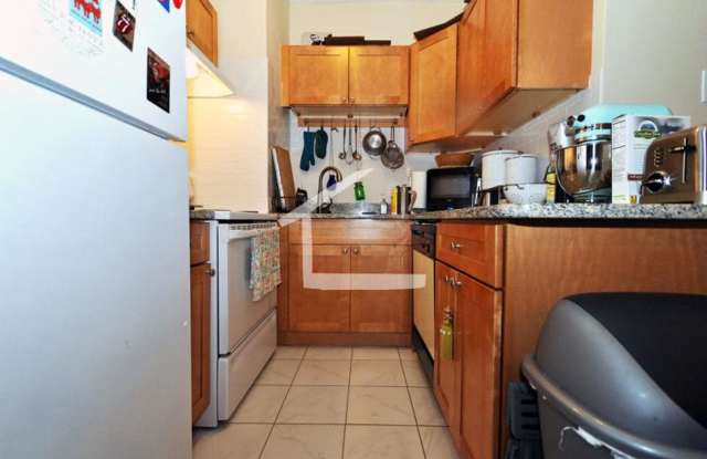 Nicely renovated 2 bedroom unit in Brookline.