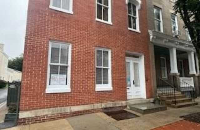 425 N MARKET Street unit: 1