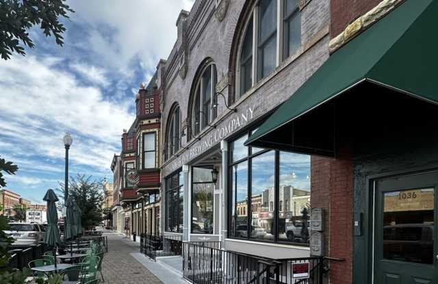 Photo of 1028 State Street unit: 2