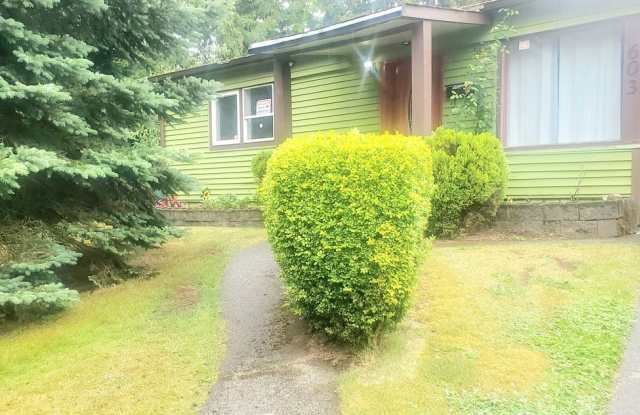 603 Harrington Ave NE (Cottage)