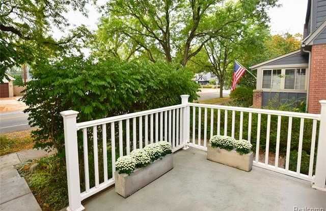 356 W LINCOLN Street