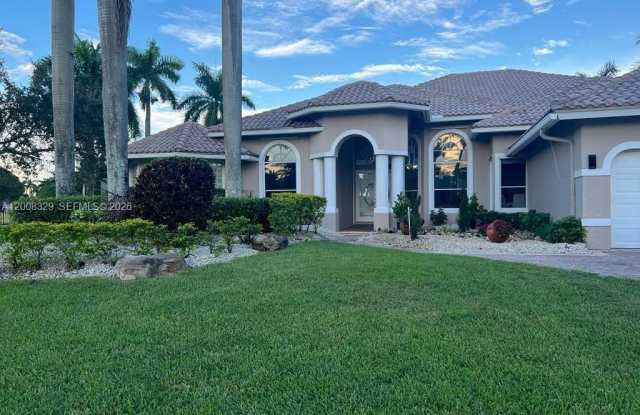 2534 Poinciana Dr