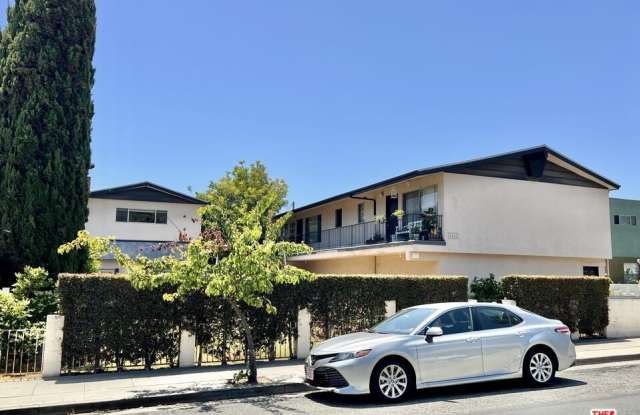 1552 Berkeley St Unit #1