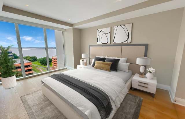 925 N FAIRFAX STREET