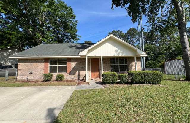 Home For Rent - 815 Hidden Hollow Circle, Hinesville, GA 31313