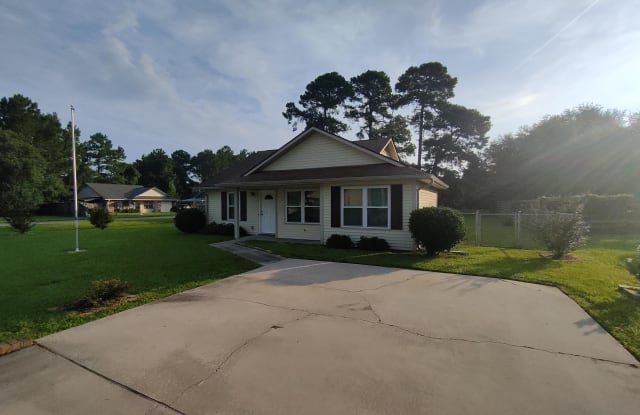 633 Trevor St - 633 Trevor Street, Hinesville, GA 31313