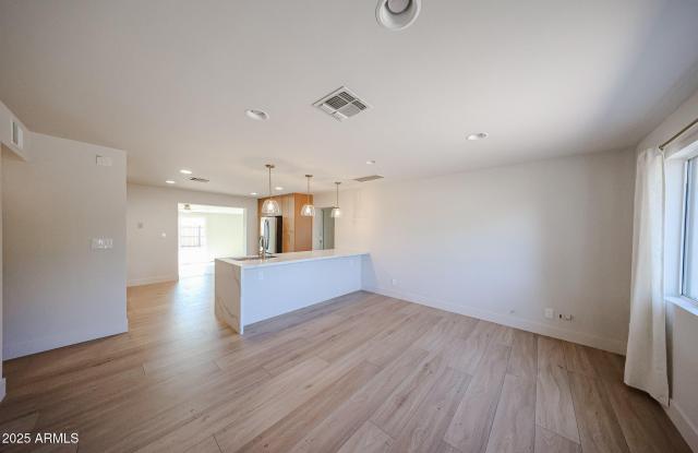 7501 E PIERCE Street