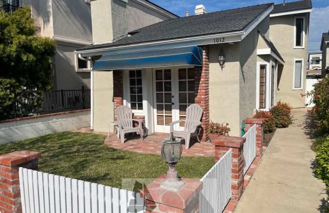 Lovely 2 story home in downtown Huntington Beach!