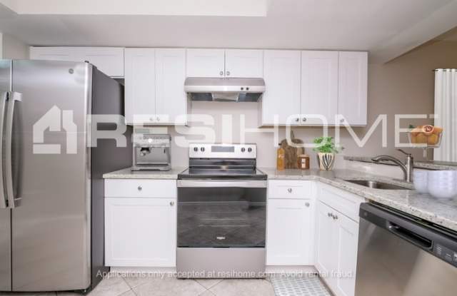 7404 North Packwood Avenue