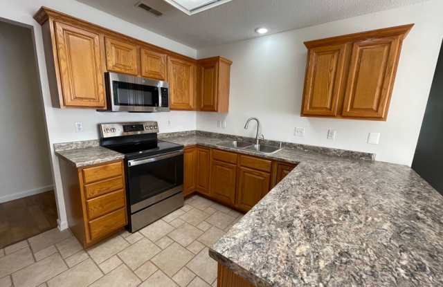 Spacious 4BR Home in Seven Oaks with Garage & Private Yard