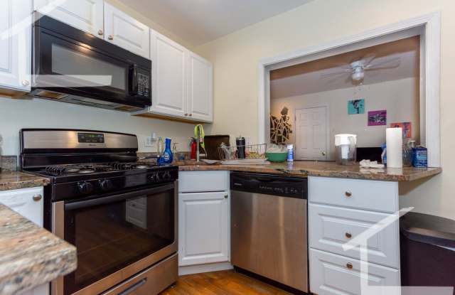Photo of Gorgeous, must-see 4-bed, 2-bath spacious Brookline unit right near BU