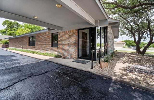 1512 Crestridge Drive