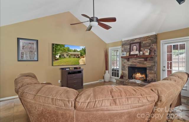 2224 Pinebrook Circle