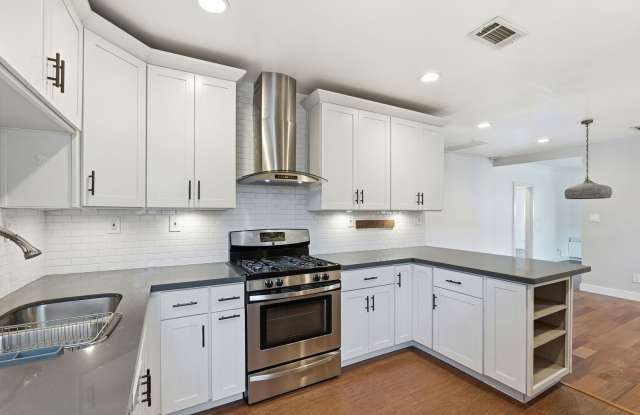 Beautiful Spacious 3-bedroom 2-Bath Home in Berkeley!