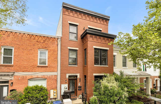 1502 10TH Street NW