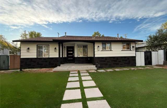 Photo of 9123 Woodley