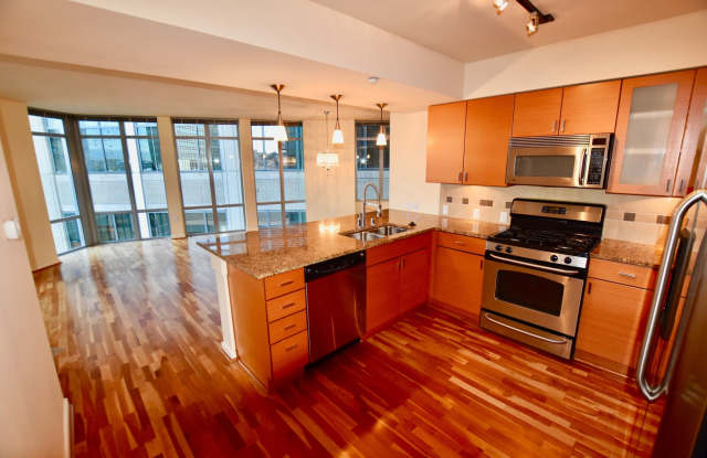 Beautiful Downtown 2 Bedroom Condo - Spacious  Refined! - 819 Virginia Street, Seattle, WA 98101