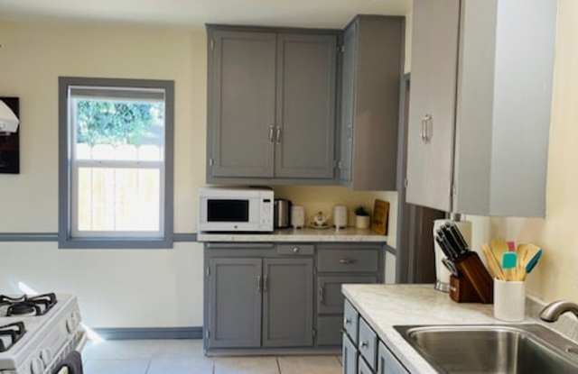 1712 Mangrove Avenue A