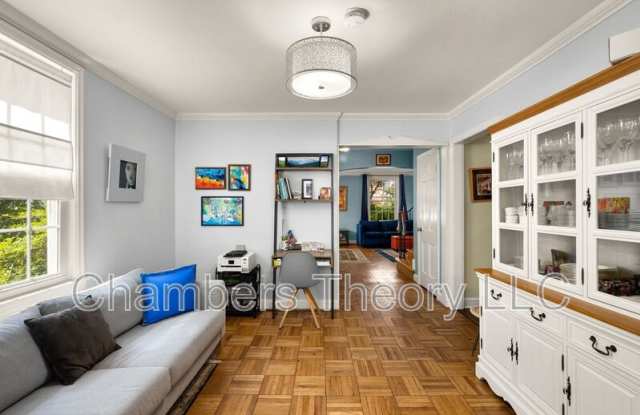 3524 Davenport St NW