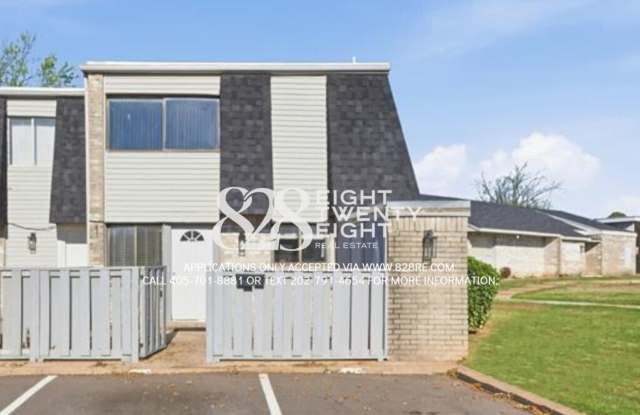 *COMING SOON - TOURS EST TO BEGIN 6/5/2026* Spacious 3 Bed/2.5 Bath Condo in East Norman!