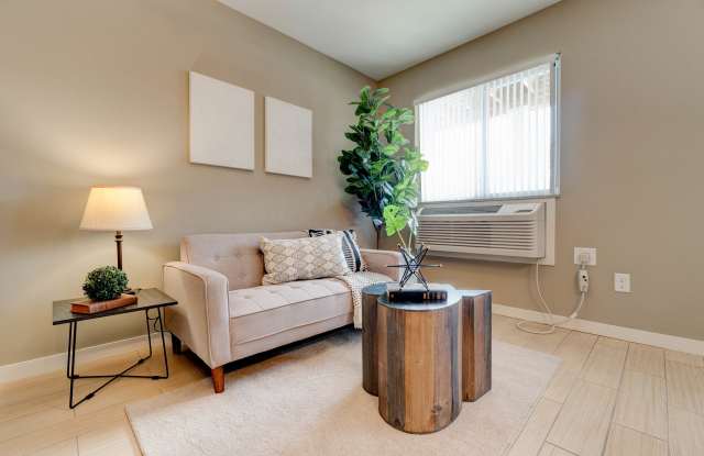 Photo of 205 1/2 6th St