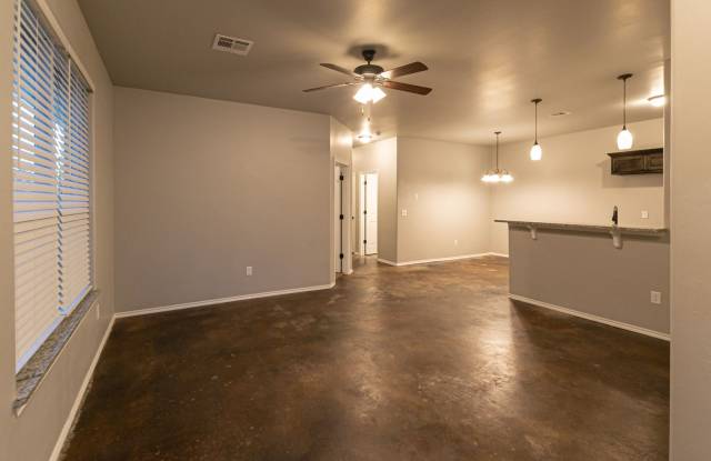 *$500 Off Move-in Special * 3-Bed, 2-Bath Duplex with Waterway Views - Prime Location off I-40 in El Reno! - 1754 Eighty-Niner Ter, El Reno, OK 73036