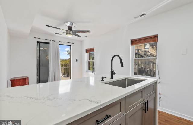 730 LIGHT Street unit: C