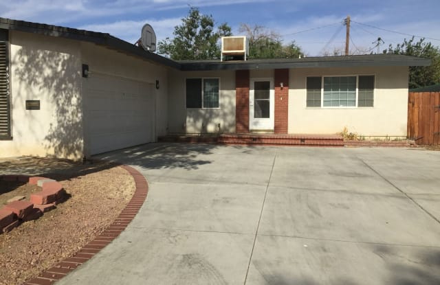 45515 W 11th St - 45515 11th St W, Lancaster, CA 93534