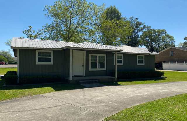 Upcoming: 3 Bedroom Cottage - Downtown Fairhope