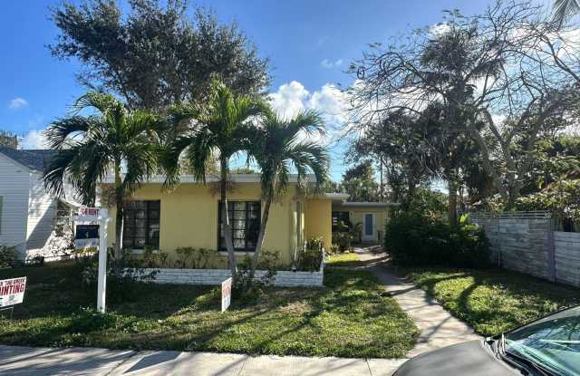 214 S Palmway