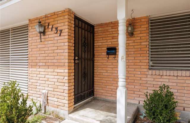 1137 Bradshaw Drive