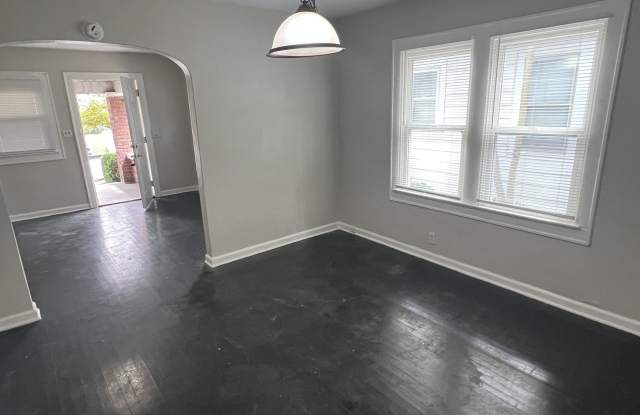 854 N Bradley Avenue