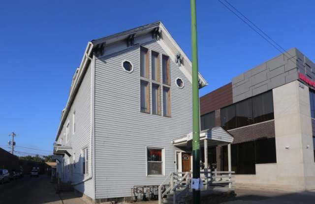 Photo of 2456 Clybourn