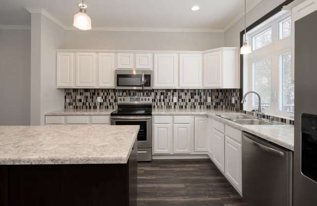 2140 Rolling Green Trail