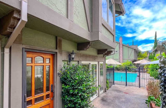 Beautifully Remodeled St. Helena Townhome with Pool Access & 2-Car Garage