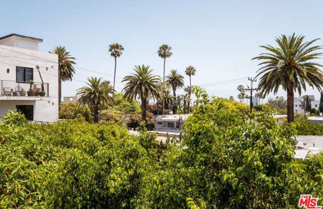 616 N Croft Ave unit: 6