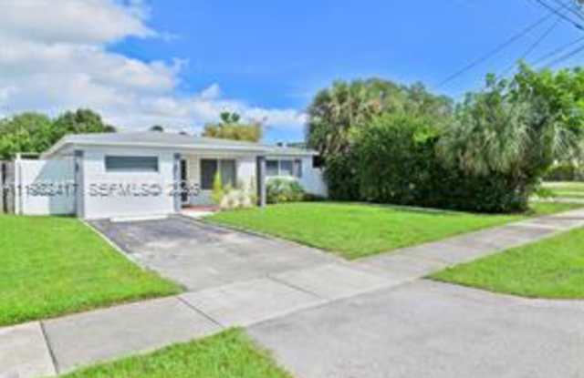 104 SW 7th St